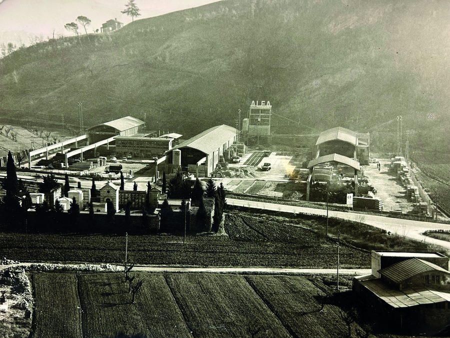 Alfa Group dal 1936, foto storica dello stabilimento